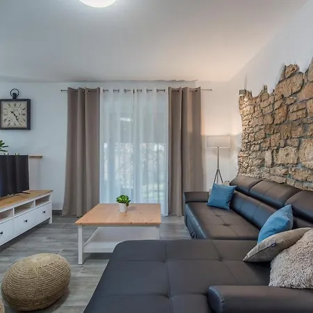 Beautiful Stone House Irma Stranici kod Lovreca